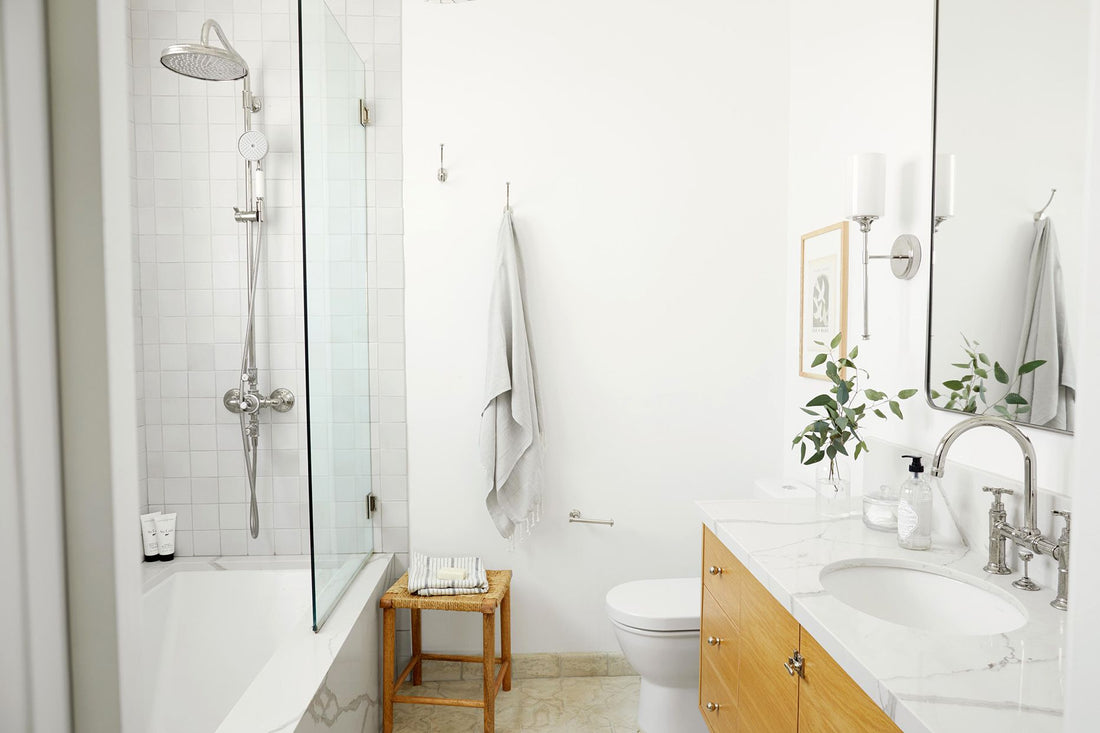 Badezimmer im Landhausstil: Rustikaler Charme mit modernem Komfort